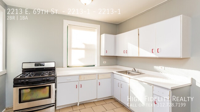 Building Photo - 2213 E 69th St