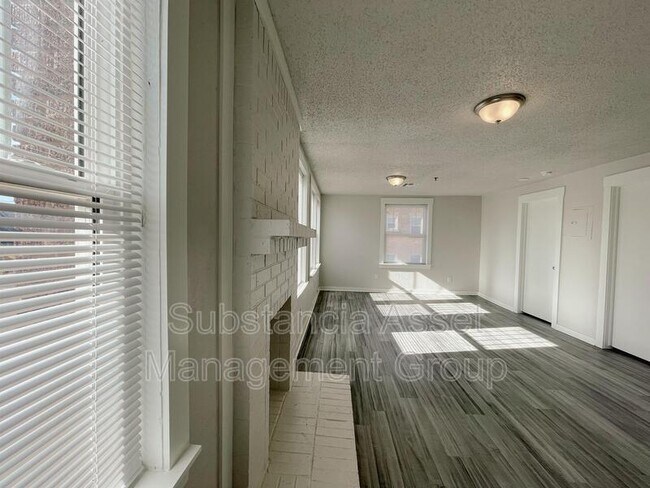 Foto del edificio - 727 Culbertson Dr