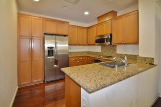 Building Photo - 2540 LakePort Dr