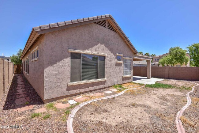 Foto del edificio - 17391 W Yavapai St