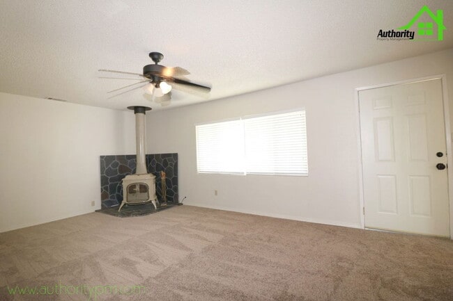 Foto del edificio - 21627 7 Lakes Rd