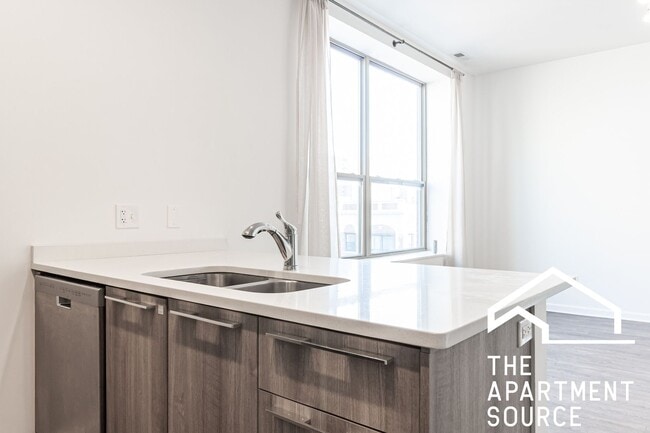 Photo - MASSIVE Loft-style condo-quality 2 Bed/2 ba IN UNIT LAUNDRY in Wrigley!