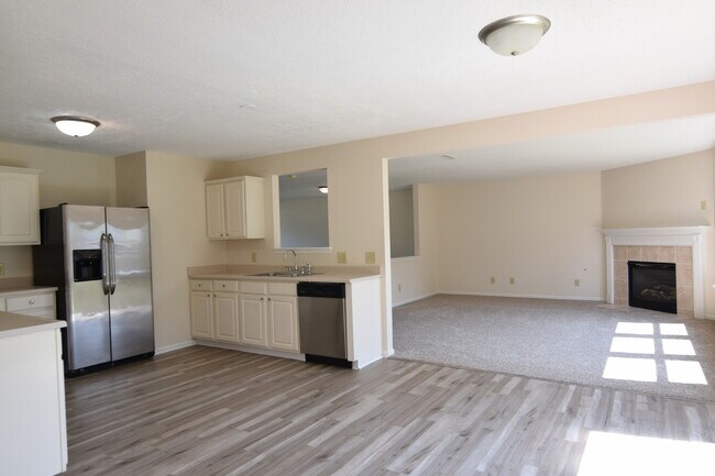 Foto del edificio - 8062 S Midsummer Blvd
