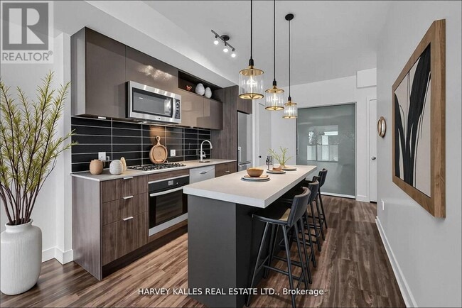 Building Photo - 100 Dalhousie St