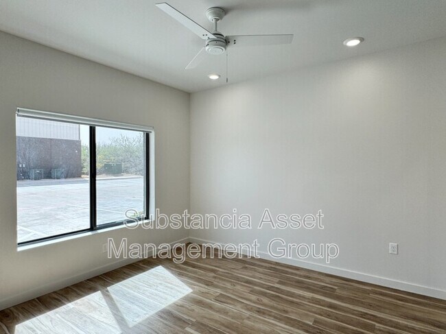 Foto del edificio - 1641 Midtown Pl