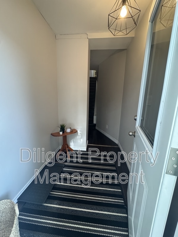 Primary Photo - 164 Stewart St