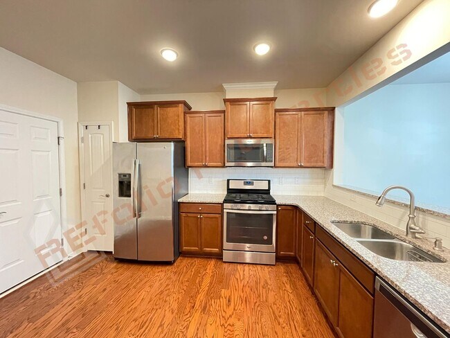 Foto del edificio - Beautiful 3 Bedroom, 2.5 Bathroom Townhome...