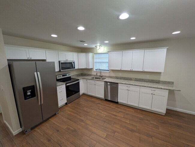 Foto del edificio - 906 Parkview Dr