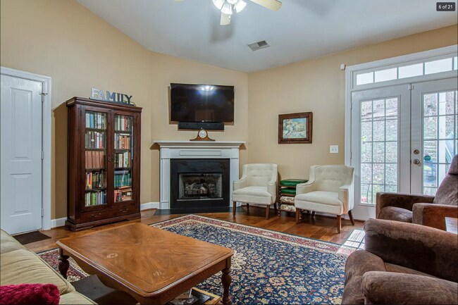 Building Photo - Gorgeous Lenox Village Home! 4bd/3bth