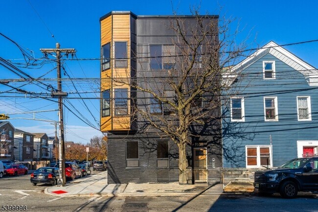 Foto del edificio - 108 Fleming Ave