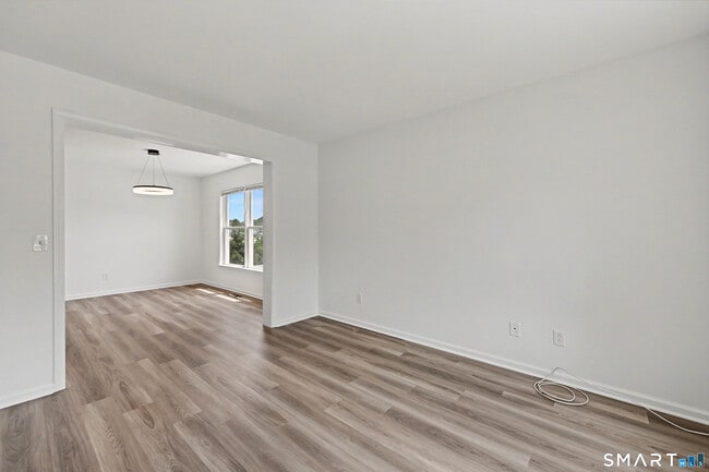 Foto del edificio - 21 Whitmore Ln