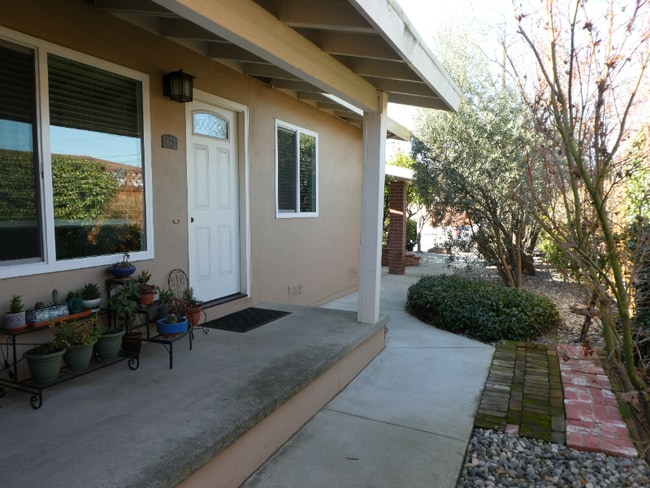 Building Photo - 974 Rose Ave