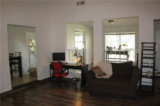 Building Photo - 2930 Brookcrest Dr
