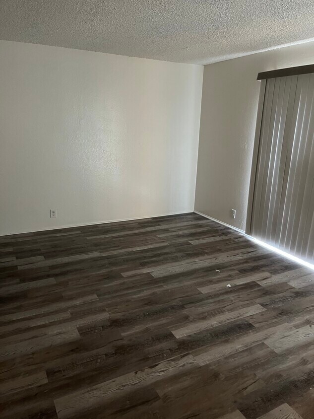 Foto principal - 5002 Hunter Ave