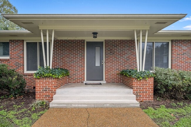 Building Photo - 902 Whitehall Rd