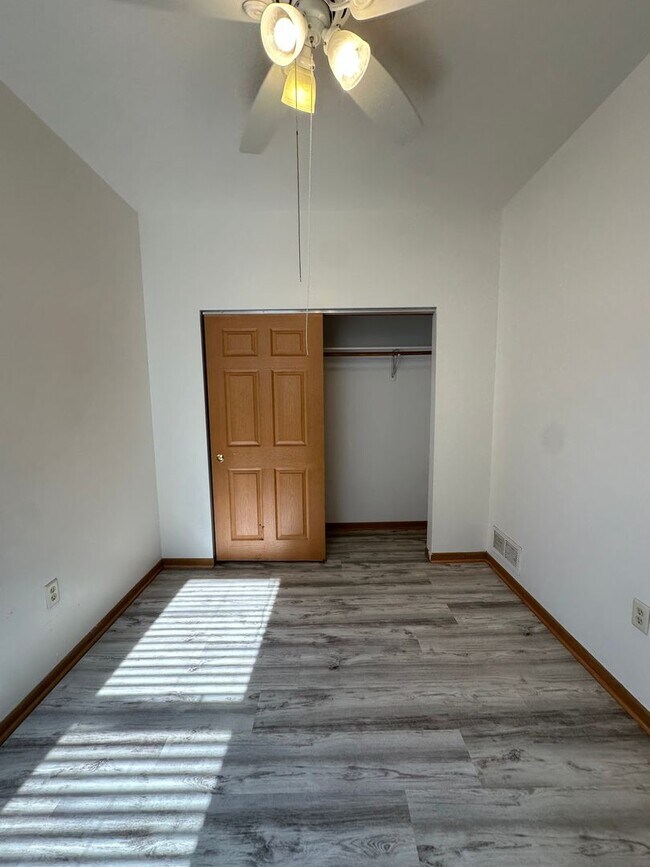 Foto del edificio - 302 E Hadley St
