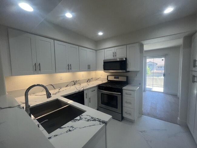 Building Photo - 7911 E Horizon View Dr