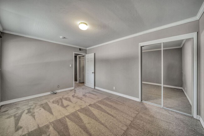 Foto del edificio - 3 bedroom condo near Santana Row!