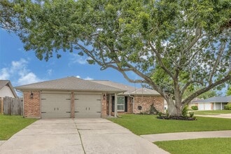 Building Photo - 10115 Kirkbluff Dr