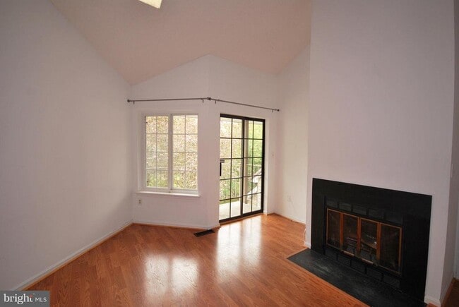 Foto del edificio - 10825 Amherst Ave