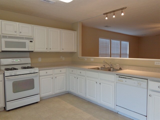 Building Photo - 3648 Coles Branch Dr