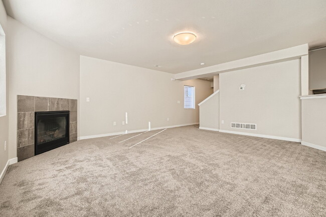 Building Photo - 3 bedroom - Date St