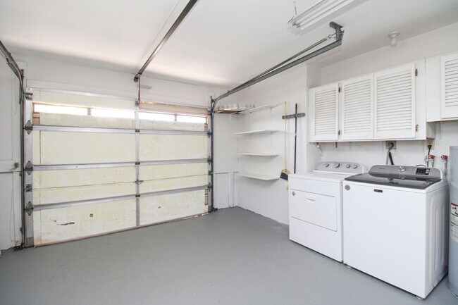 Foto del edificio - ** 2/2 HOME IN NAPLES PARK UNFURNISHED ** DOG FRIENDLY UPON APPROVAL ** NO HOA HERE **