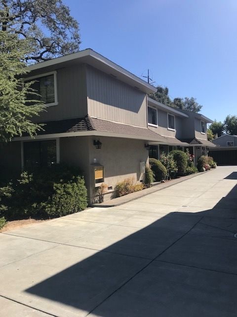 Building Photo - Available Now 2 Bedroom Novato Townhouse