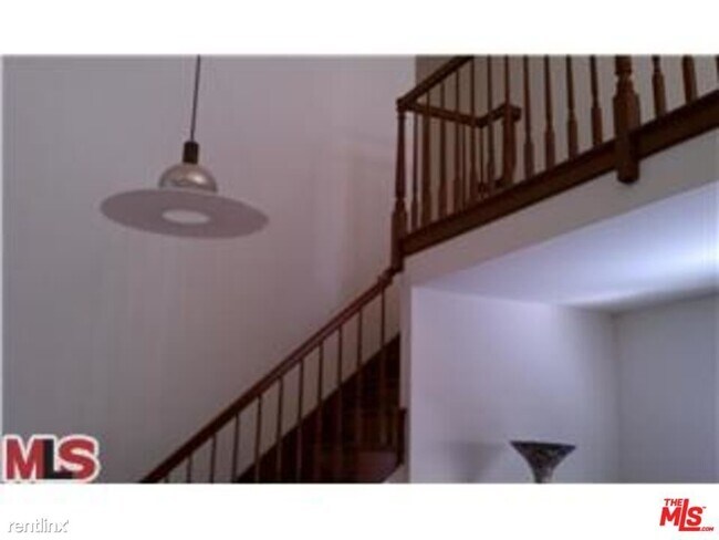 Foto del edificio - 10620 Eastborne Ave