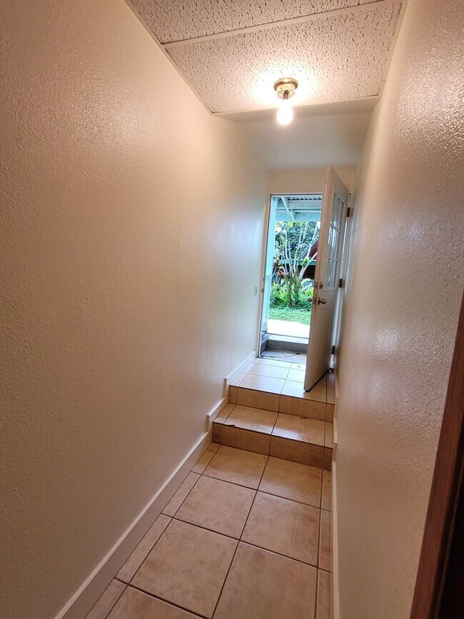 Foto del edificio - 2 Bedroom 1 Bath Downstairs Unit in Hilo