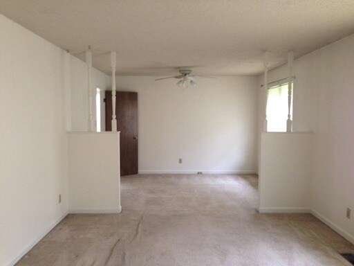 Building Photo - 106 Carrie Dr NW