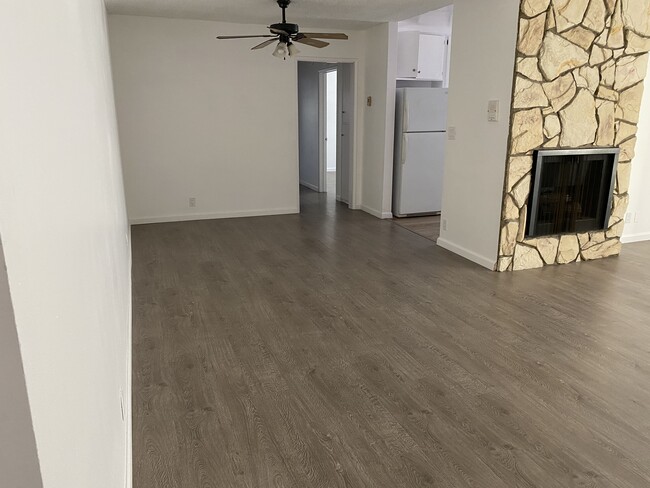 Dining area - 1933 Manning Ave