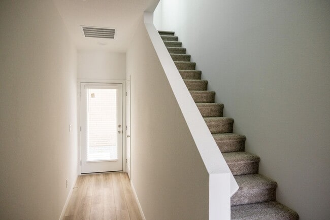 Building Photo - Newer 2-Bedroom Townhome with Shared Ameni...