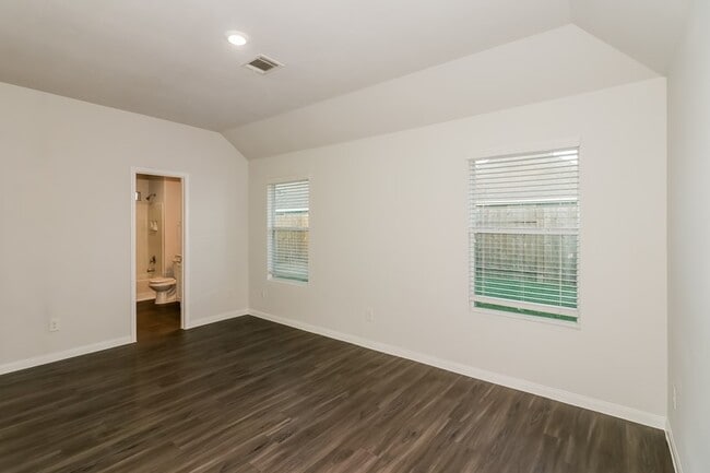 Building Photo - 18827 Venito Dr