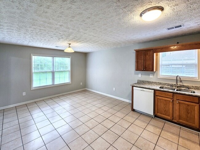 Building Photo - 1617 Brook Ln