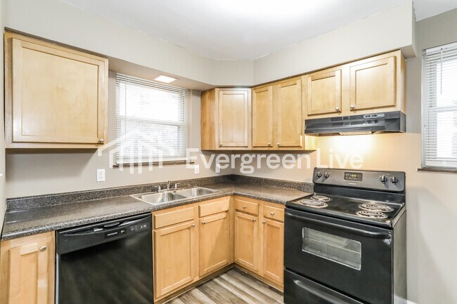 Foto del edificio - 5104 Lillian Dr