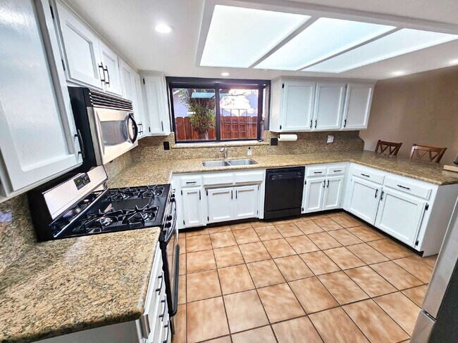 Foto del edificio - 413 Mt Rainier Pl