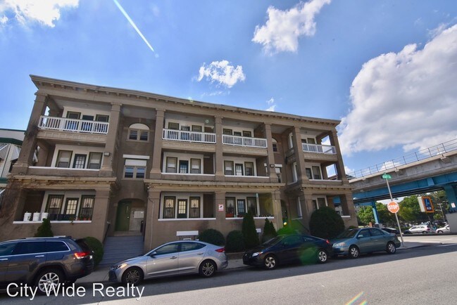 Building Photo - 2 S 46th St