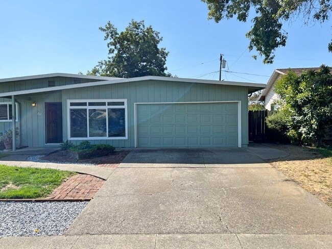 Building Photo - Renovated 3 Bedroom One Story *Vacaville *...