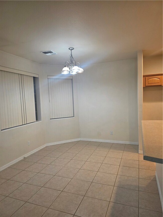 Foto del edificio - 2016 John Wayne Dr