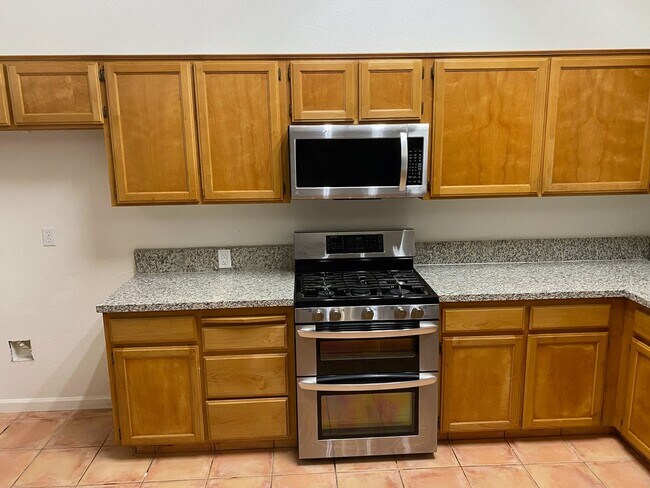 Foto del edificio - 2743 W. CERES CT. - 3 BEDROOM 2 BATH + SMA...