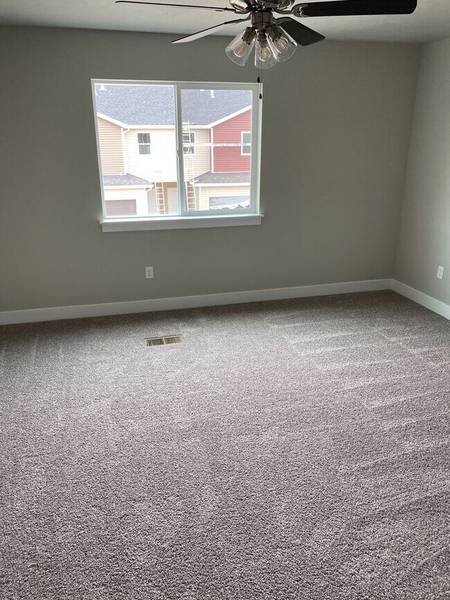 Building Photo - 3 Bedroom 2.5 Cedar Bend Unit