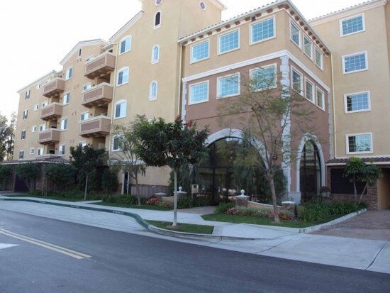 building - 21345 Village Ct