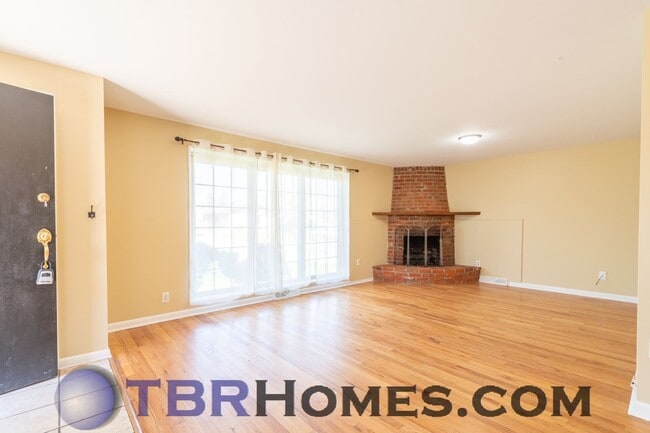 Building Photo - 180 Agate Way