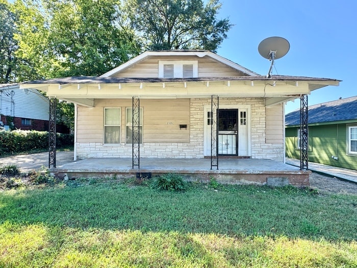 Photo - 2335 Boyle Avenue