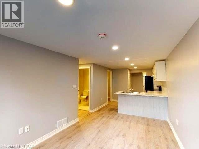 Photo du bâtiment - 18C MERIGOLD Street Unit# LOWER