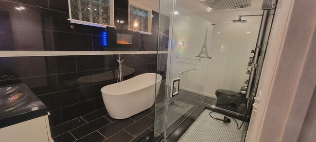 Foto del edificio - 4 bedrooms 3 baths beautiful house