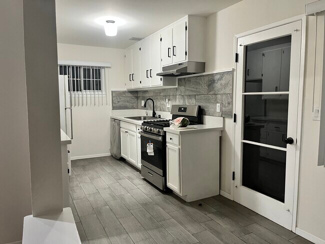 Foto del edificio - 1579 E Ave Q-12