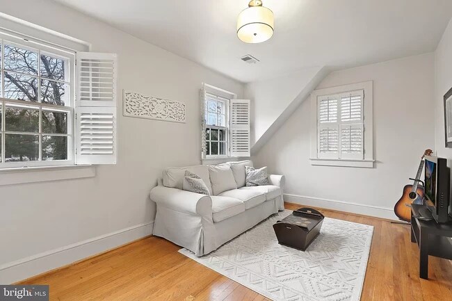 Living Room - 4010 Franconia Rd