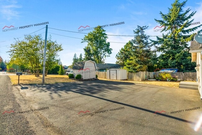 Building Photo - STATUS: AVAILABLE | R37 | $2495  **** MOVE IN SPECIAL ****